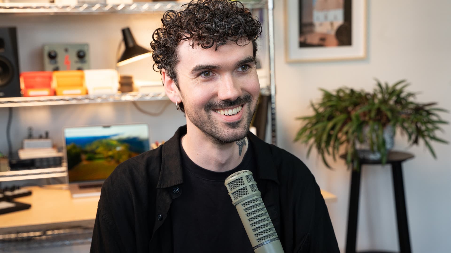 Introducing FFOSSO: Instrument platform and steady stream with weekly additions. Instruments that spark inspiration.